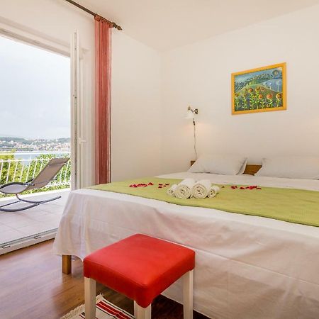 Apartment "On The Beach" Trogir Exteriör bild