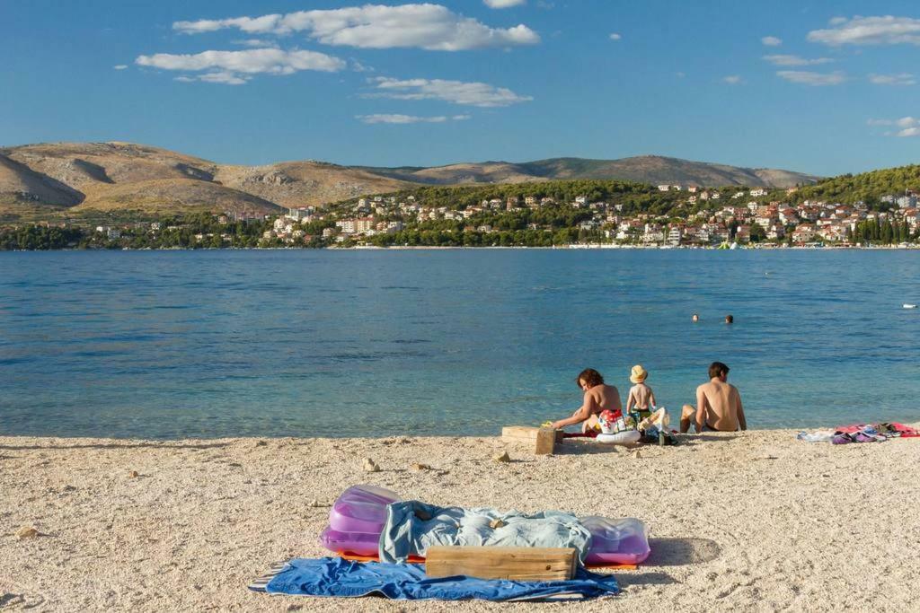 Apartment "On The Beach" Trogir Exteriör bild
